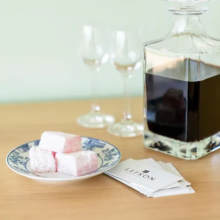 Lefkon With Pool By The Sea - Npeloponnese *