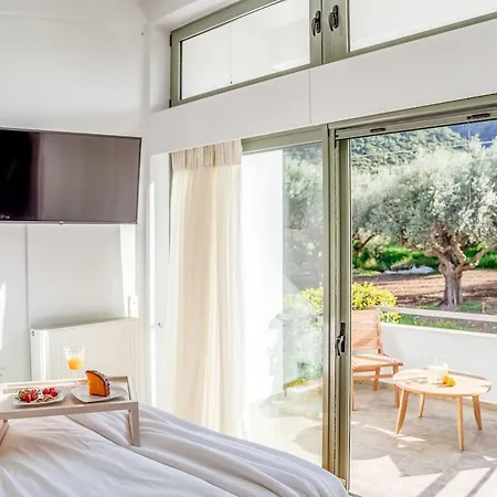 Lefkon With Pool By The Sea - Npeloponnese Kato Rodini