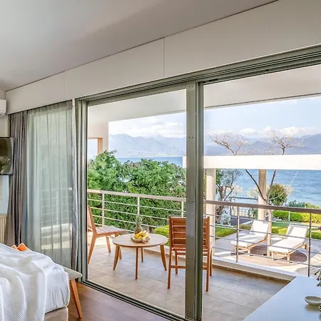 Lefkon With Pool By The Sea - Npeloponnese ヴィラ