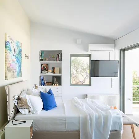 Lefkon With Pool By The Sea - Npeloponnese Kato Rodini