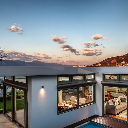 Lefkon With Pool By The Sea - Npeloponnese Kato Rodini