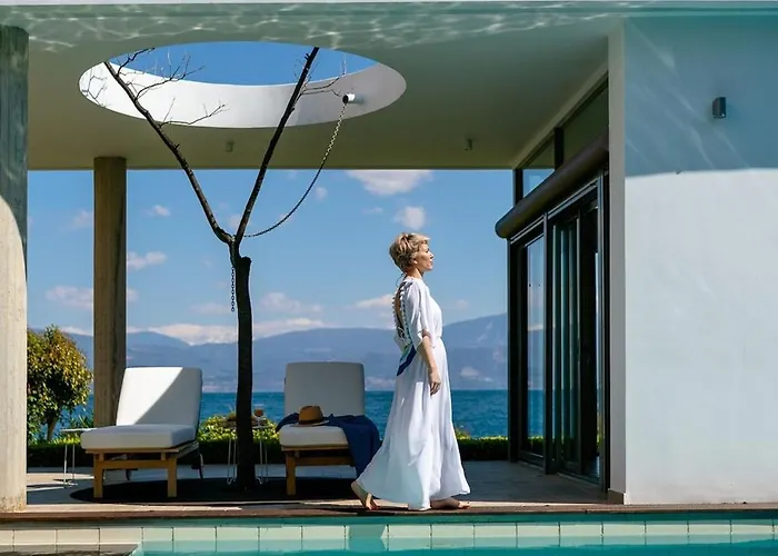 Villa Lefkon With Pool By The Sea - Npeloponnese