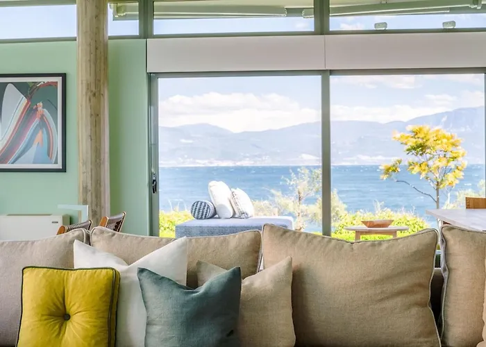 Lefkon With Pool By The Sea - Npeloponnese *