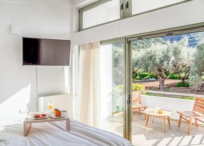 Lefkon With Pool By The Sea - Npeloponnese Kato Rodini