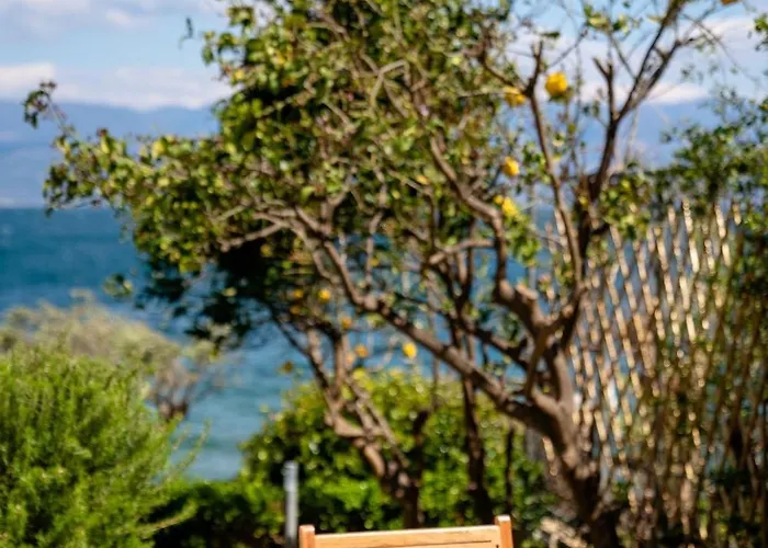 Вилла Lefkon With Pool By The Sea - Npeloponnese